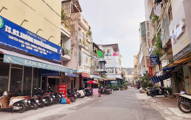 BÁN NHÀ PHỐ NGUYỄN THIỆN THUẬT, 33M2, GẦN CHỢ BÀN CỜ, HXH, GIÁ 8,2 TỶ