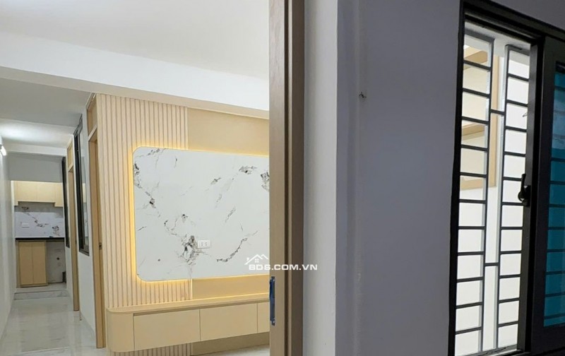 Cho thuê căn hộ tập thể 40m2 - 2 ngủ -   phố Bùi Ngọc Dương giá 7tr5