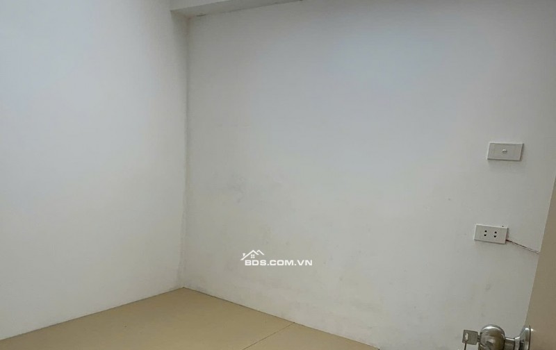 Cho thuê căn hộ tập thể 40m2 - 2 ngủ -   phố Bùi Ngọc Dương giá 7tr5
