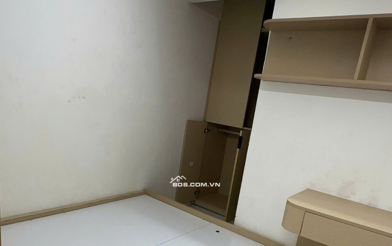 Cho thuê căn hộ tập thể 40m2 - 2 ngủ -   phố Bùi Ngọc Dương giá 7tr5