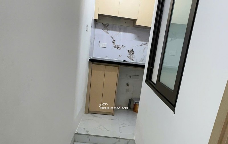 Cho thuê căn hộ tập thể 40m2 - 2 ngủ -   phố Bùi Ngọc Dương giá 7tr5
