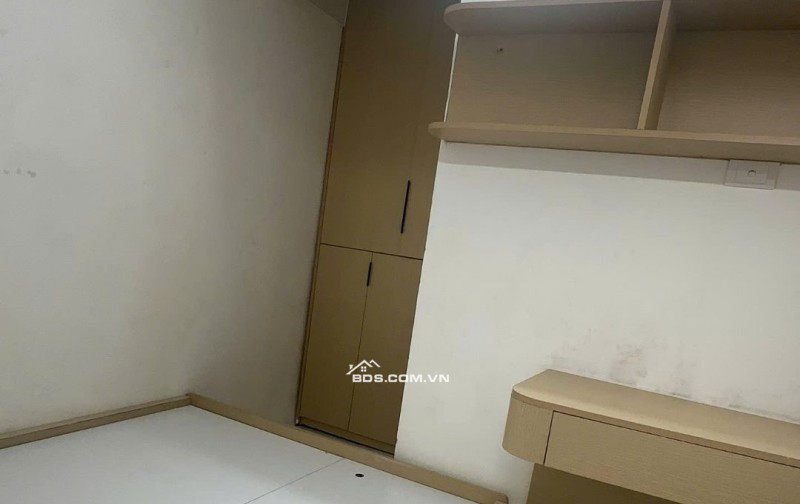 Cho thuê căn hộ tập thể 40m2 - 2 ngủ -   phố Bùi Ngọc Dương giá 7tr5