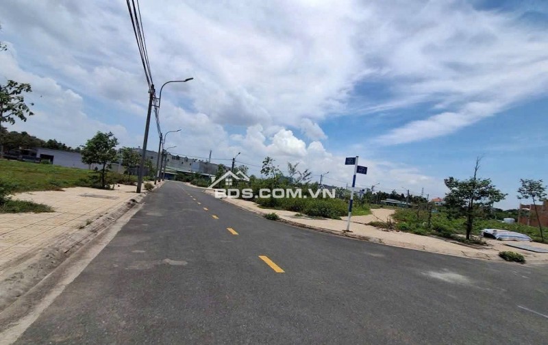 Lô đối diện công viên khu TĐC Tân Hạnh ,sổ riêng ,full thổ cư 3.5 tỷ _90m2