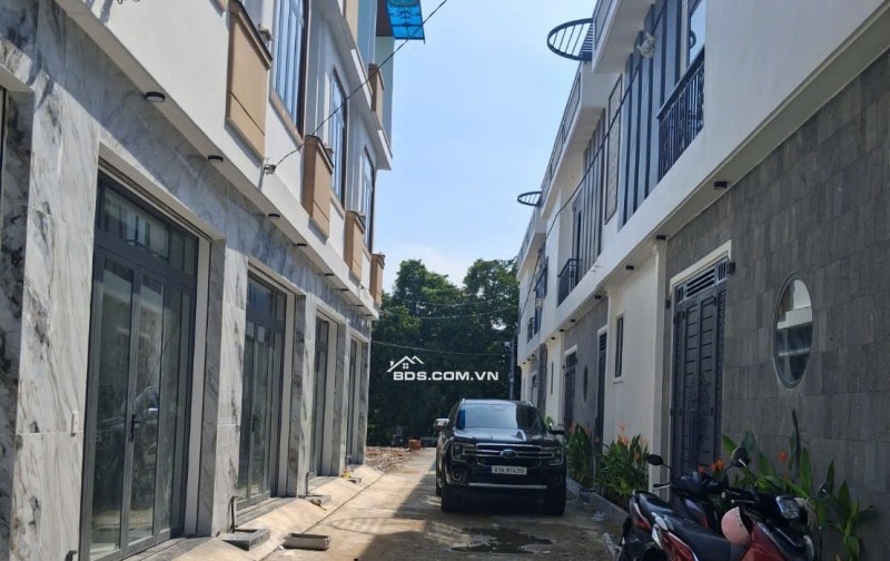 Nhà mới xây 1 lầu 1 trệt 2.8 tỷ _120 m2 sàn , đừờng ô tô,3 phòng ngủ gần trường cấp 1.2 Ngô Gia Tự