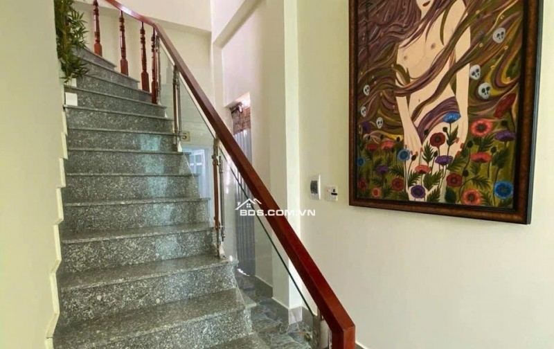 BÁN NHÀ NGHỈ DOANH THU HƠN 50 TRIỆU/THÁNG - HẺM ĐƯỜNG LẠC LONG QUÂN - THÀNH PHỐ THỦ DẦU 1 BÌNH DƯƠNG
