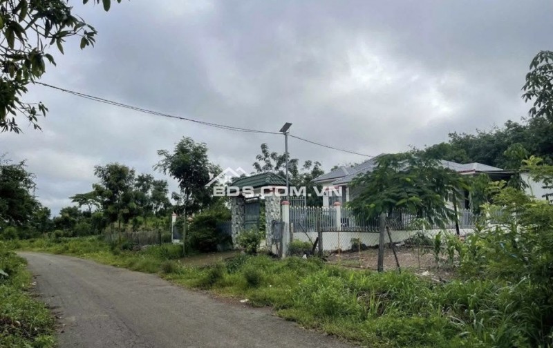 Em cần bán lô đất thổ cư mặt tiền nhựa . Diện tích 10.42 thổ cư 200m
