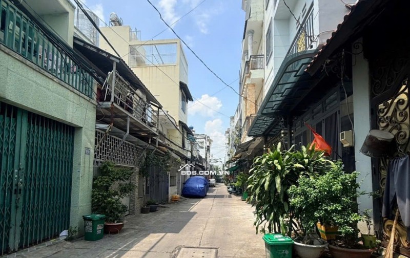Bán nhà 68m2 (4x17m) đường Lê Thúc Hoạch, Tân Phú, 2 tầng, sổ hồng riêng, giá chỉ 5 tỷ.