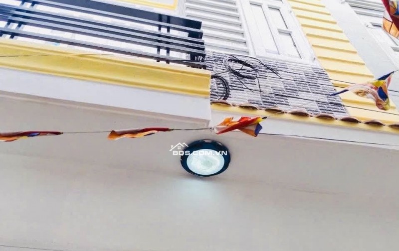 Bán nhà gấp cho con đi học căn 3 phòng ngủ Hocmon sát Q12 giá 980tr bao  phí