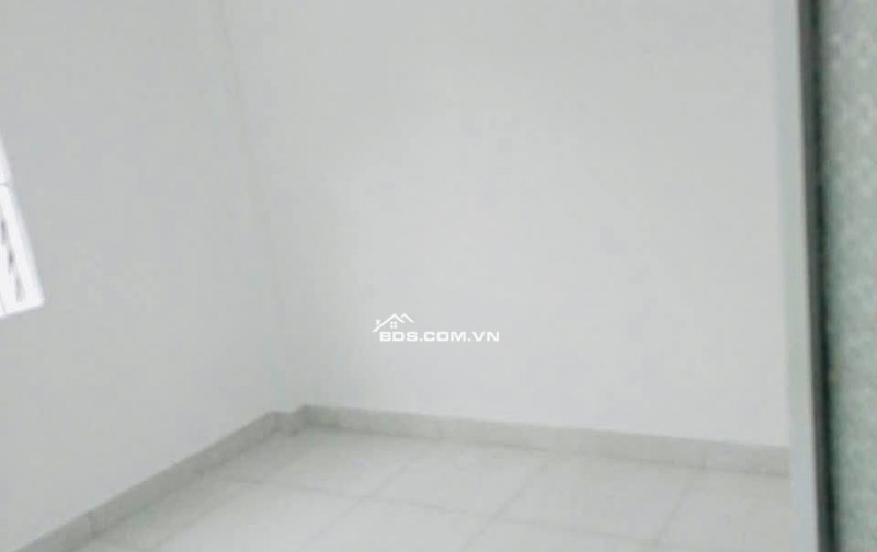 Bán nhà gấp cho con đi học căn 3 phòng ngủ Hocmon sát Q12 giá 980tr bao  phí