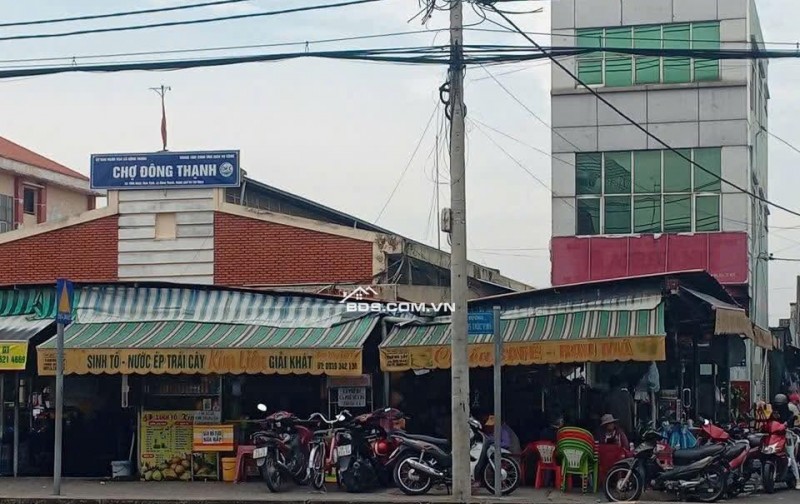 Bán nhà gấp cho con đi học căn 3 phòng ngủ Hocmon sát Q12 giá 980tr bao  phí