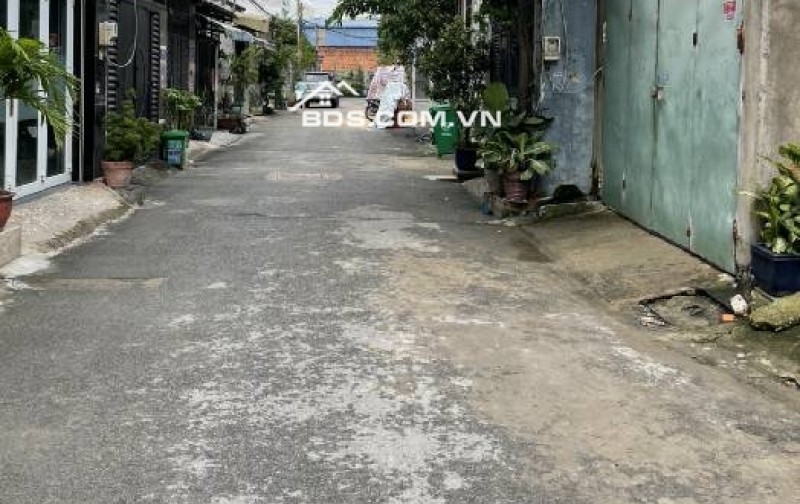 Nhà 3 tầng * 50㎡ (4,2m x 12m), gồm có: p.khách, bếp, 4 p.ngủ, 3wc, 2 balcon chỉ 5,2 tỷ