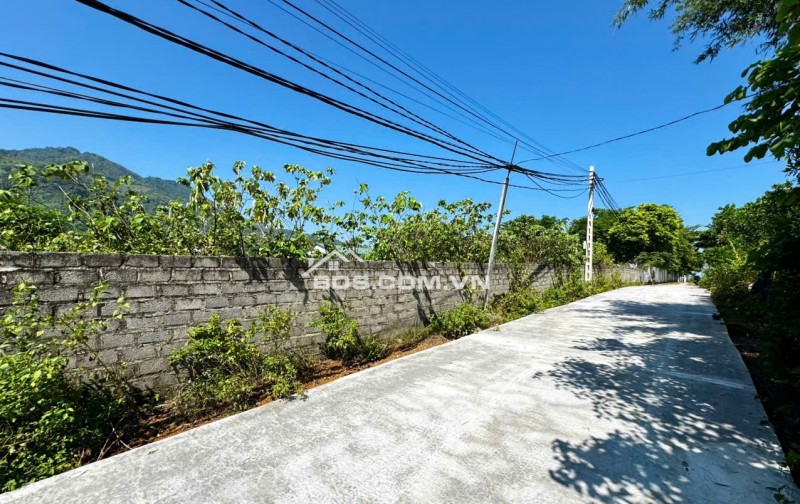 Bán nổi bật lô đất 909m2/100m2 ONT đối diện Satoyama tại Cư Yên giá 6,1 tỷ. Lô góc, đất đẹp