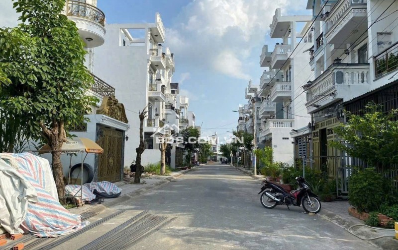 BÁN ĐẤT ĐỨC HOÀ TỈNH TÂY NINH - DT 93,6 M2 - SHR - 2TỶ050TR. LH:0903974577