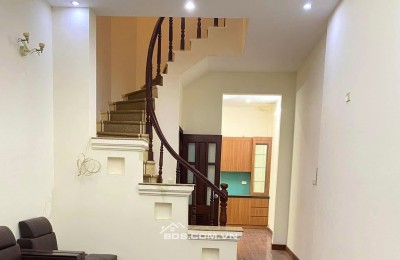 Nhà nguyên căn 3 tầng - Đào Tấn, Ba Đình - 15tr/tháng- MỚI ĐẸP- VÀO Ở NGAY