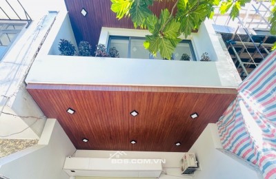 ÁN NHÀ MẶT TIỀN HUY CẬN – HÒA CƯỜNG  ĐỐI DIỆN CÔNG VIÊN, NHÀ ĐẸP 2,5 TẦNG 
 THÔNG TIN CĂN NHÀ:
 Diện tích: 70