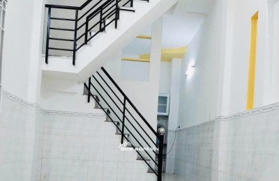 Bán nhà gấp cho con đi học căn 3 phòng ngủ Hocmon sát Q12 giá 980tr bao  phí