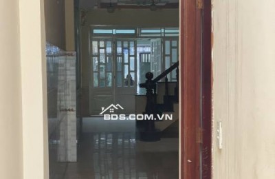 Nhà 3 tầng * 50㎡ (4,2m x 12m), gồm có: p.khách, bếp, 4 p.ngủ, 3wc, 2 balcon chỉ 5,2 tỷ