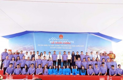 Hàng hiếm bám quốc lộ 6 sát hà đông gần cổng trường đại học