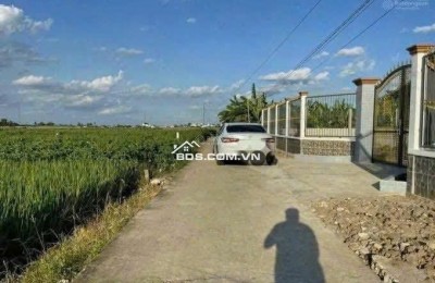 Chính chủ bán đất thổ cư gần ngã tư trung tâm Lạc Tấn, TL833 ,Tân Trụ ,giá 550 triệu.